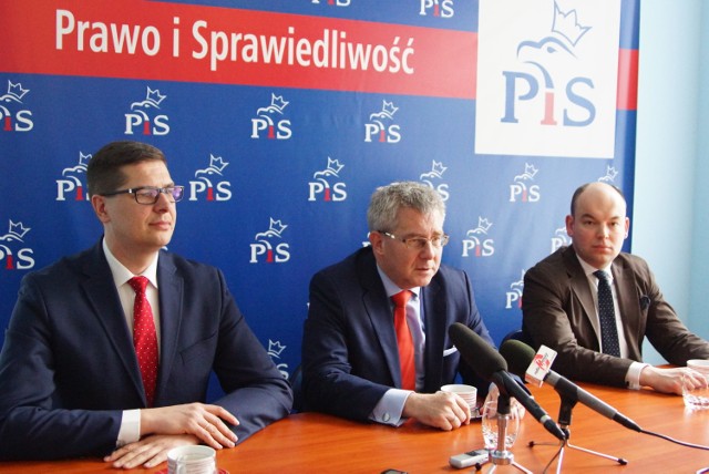 Ryszard Czarnecki (w środku) liderem PiS w Wielkopolsce do europarlamentu