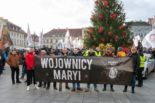 Ulicami centrum Bydgoszczy w sobotnie przedpołudnie (14 stycznia) przeszli mężczyźni, należący do Wojowników Maryi.