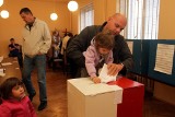 Wybory 2011 Kraków: zobacz jak głosują krakowianie[ZDJĘCIA]