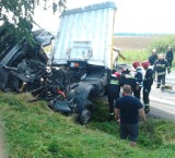 Tir leży na jezdni. Droga 92 zablokowana