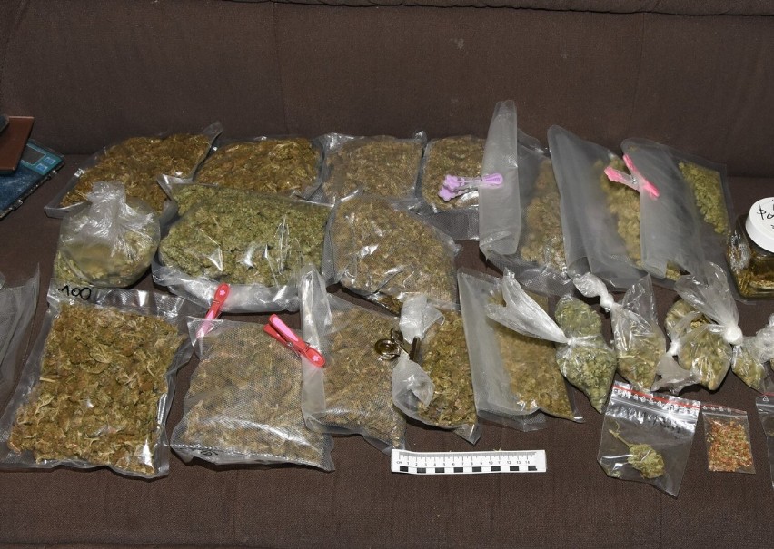 Mieszkaniec powiatu sanockiego aresztowany za posiadanie znacznych ilości narkotyków