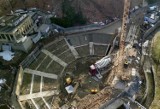 Nowy amfiteatr pod Górą Parkową w Krynicy Zdroju wygląda coraz bardziej imponująco. Na placu budowy praca wre. Zobaczcie zdjęcia. 24.03.2023
