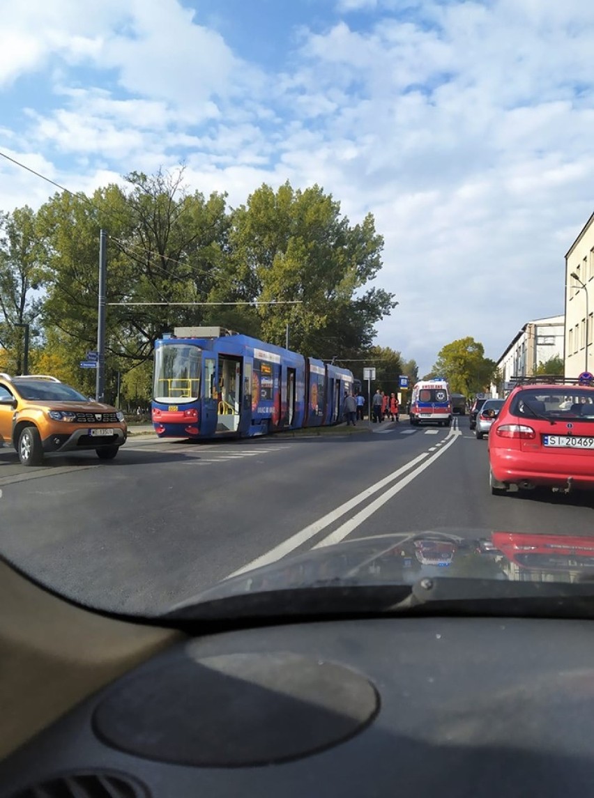 Tragedia w Katowicach. Tramwaj potrącił śmiertelnie nastolatkę na al. Korfantego.