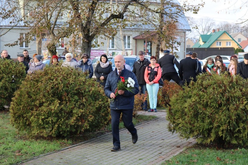 Święto Niepodległości w gminie Filipów. Były hymn, kwiaty i występy [Zdjęcia]