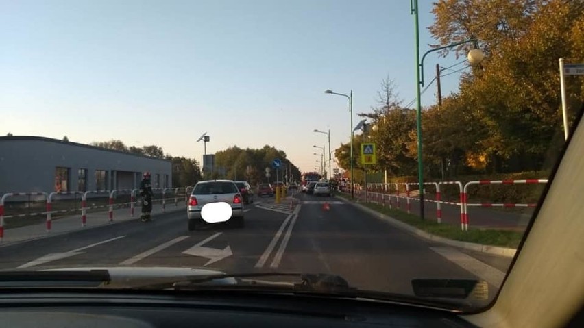 Trzy pojazdy zderzyły się na ul. Zwycięstwa w Lublińcu. Nie było rannych, ale były utrudnienia w ruchu [ZDJĘCIA]