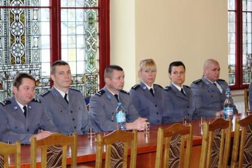 Odprawa podsumowująca pracę złotowskich policjantów w 2013 r