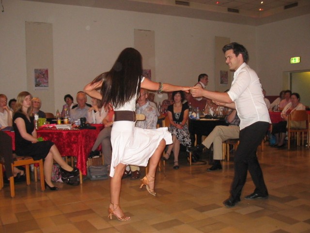 A tak bawiliśmy się ostatnim razem. Tańczy Salsa del Bario  -Sylwia i Jan.

Fot. Stanislawa Zdrodowska