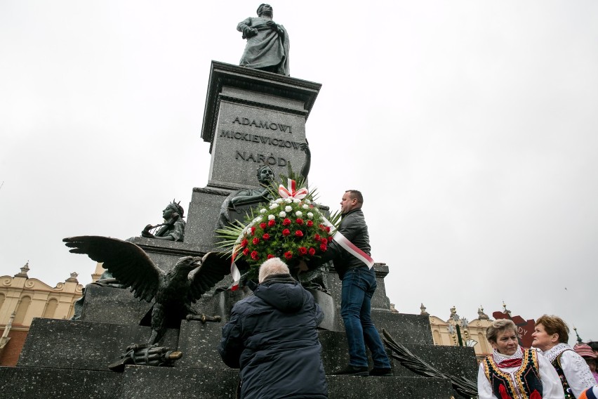 Kraków. Wigilijne "Dziady polskie" na Rynku Głównym