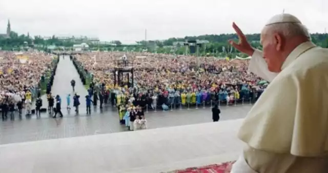 7 czerwca Ojciec Święty odprawił nabożeństwo przed bazyliką.