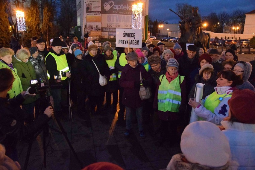 Słuchacze UTW w Malborku świecili przykładem na placu Jagiellończyka