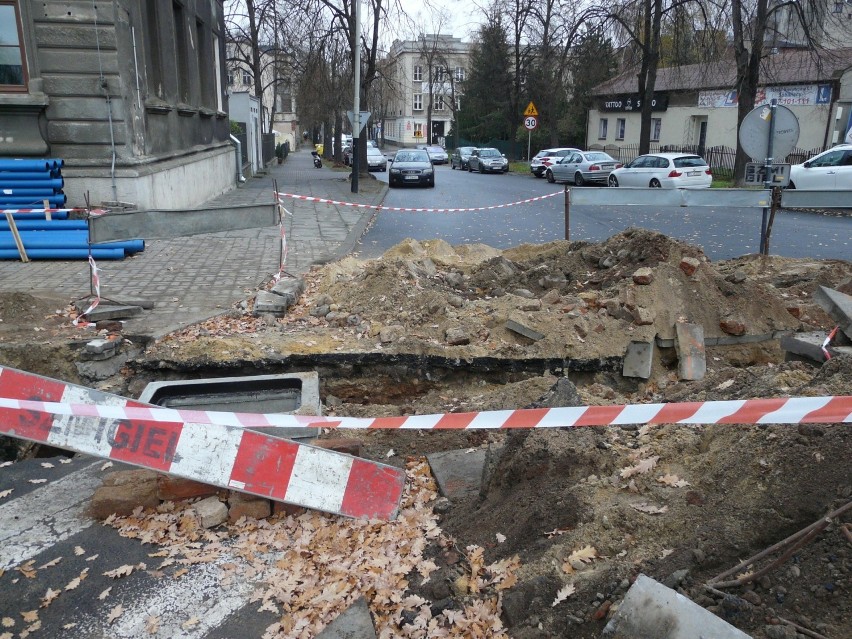 Kolejne odkrycie na placu budowy torowiska. Tym razem przy Muzeum Miasta Pabianic ZDJĘCIA