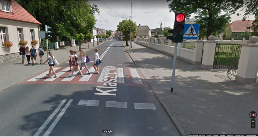Wągrowiec na mapach Street View. Tak mieszkańcy Wągrowca przechodzą przez ulicę. Nie zawsze idą po pasach 