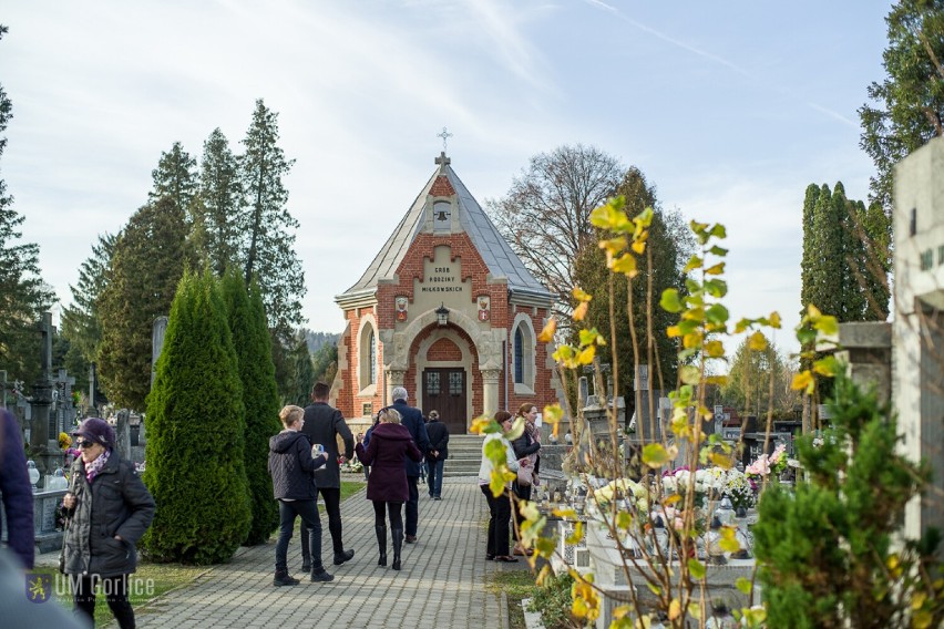Rekordowa kwesta na  na cmentarzu parafialnym w Gorlicach. Przez dwa dni wolontariusze zebrali 18901 złotych