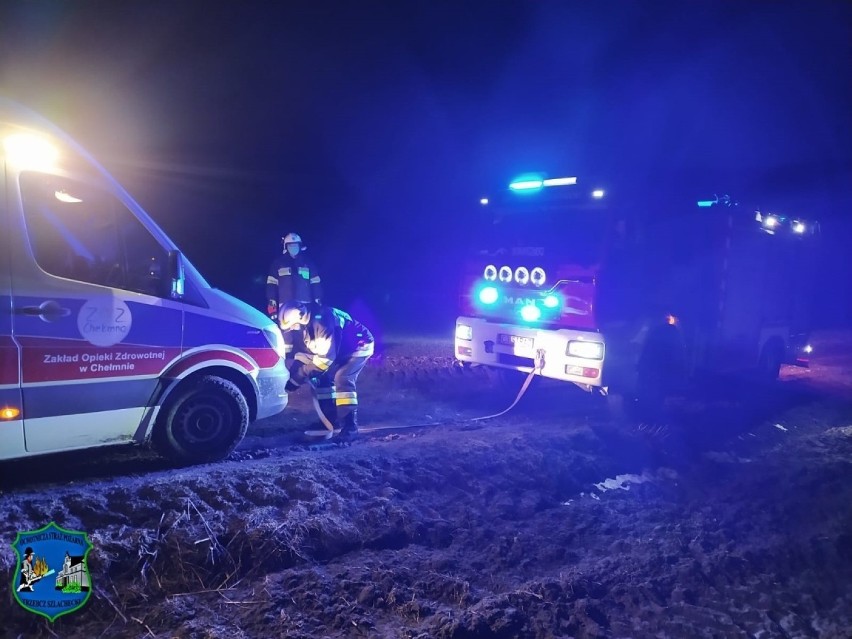 Karetka z pacjentkę jadąc do szpitala ugrzęzła w błocie. Na...