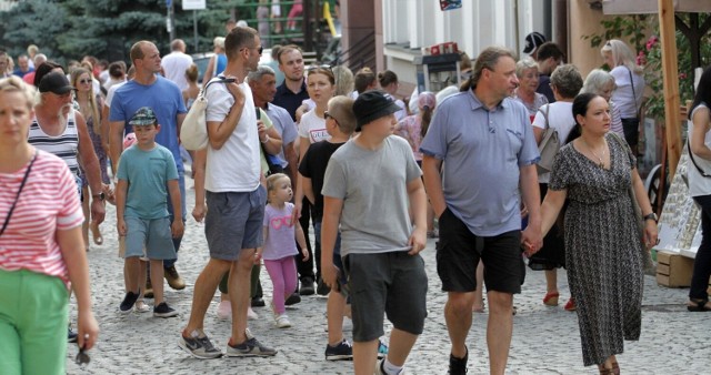 W niedzielne popołudnie przez Rynek w Sandomierzu przewinęło się nawet kilkanaście tysięcy osób