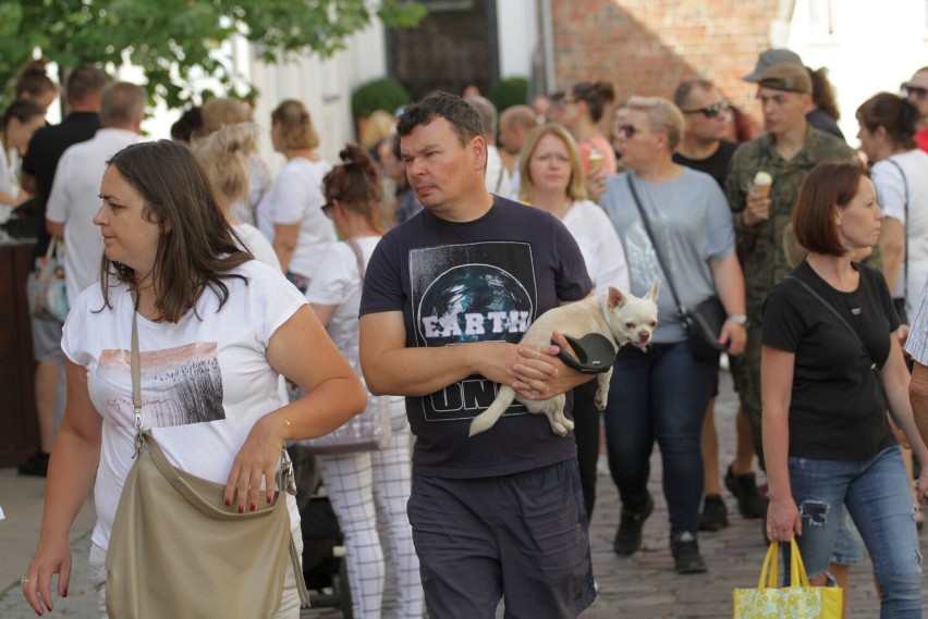 W niedzielne popołudnie przez Rynek w Sandomierzu przewinęło...