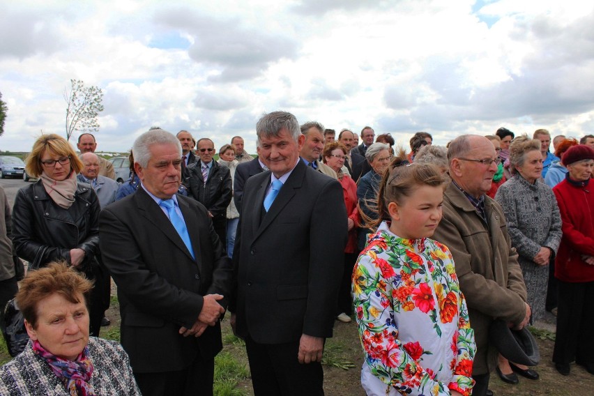 Benice - Kapliczka odbudowana i poświęcona