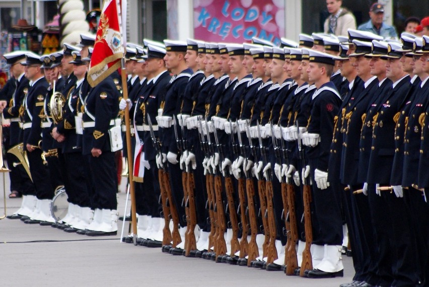 Gdynia. Promocja absolwentów AMW na pierwszy stopień oficerski