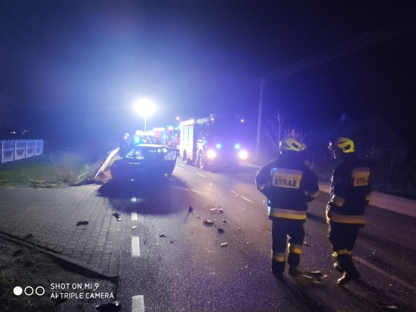 Wypadek w Szadku Osinach. Poszkodowane cztery osoby, w tym dwoje dzieci [zdjęcia, aktualizacja]