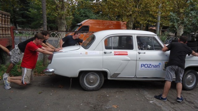 Uczestnicy wyprawy „EVS Volga Tour Kutaisi – Poznań 2013” mają ...