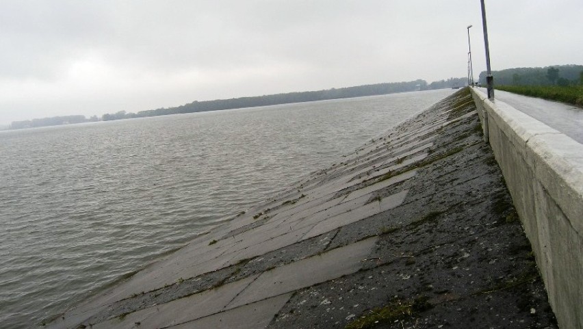 Jezioro Goczałkowickie powódź 2014? Zwiększono zrzut wody ze zbiornika [ZDJĘCIA]