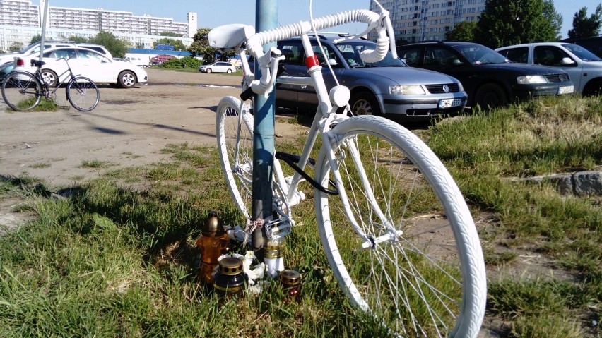 Śmiertelny wypadek rowerzystki na skrzyżowaniu ulicy Ślężnej...
