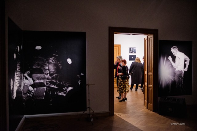 Wernisaż zainicjował wystawę zdjęć koncertowych Beaty Motuk w galerii TCK przy Rynku 5