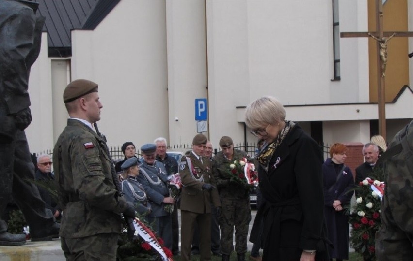 Kraśnik. Obchody przed Pomnikiem Ofiar Katastrofy pod Smoleńskiem. Zobacz zdjęcia