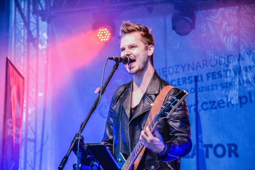 Festiwal Harcerski 2019 w Kielcach. Na Rynku zagrali Młodzi Dobrze Rockujący. Finał z HOOKiem! [ZDJĘCIA]