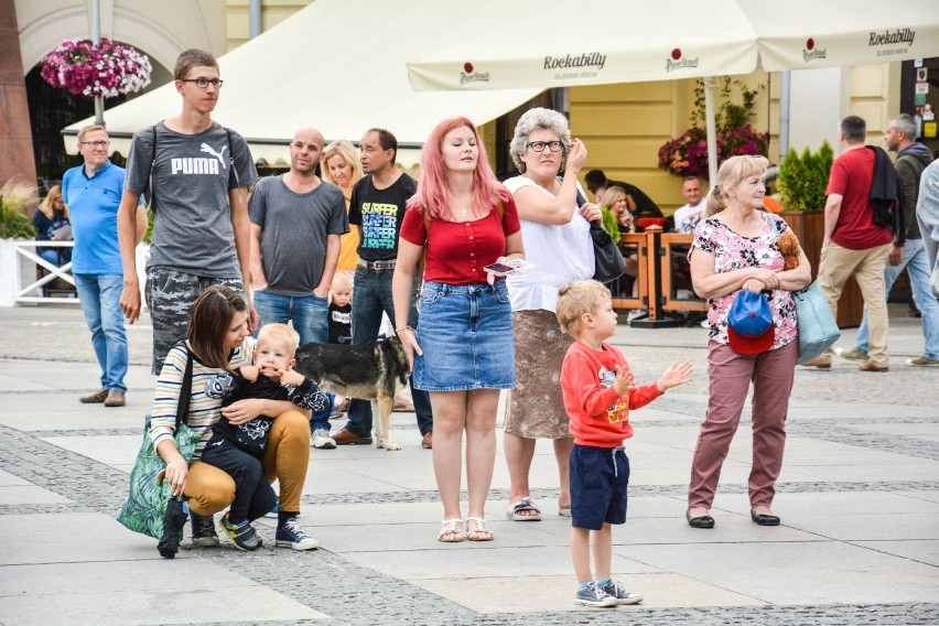 Festiwal Harcerski 2019 w Kielcach. Na Rynku zagrali Młodzi Dobrze Rockujący. Finał z HOOKiem! [ZDJĘCIA]