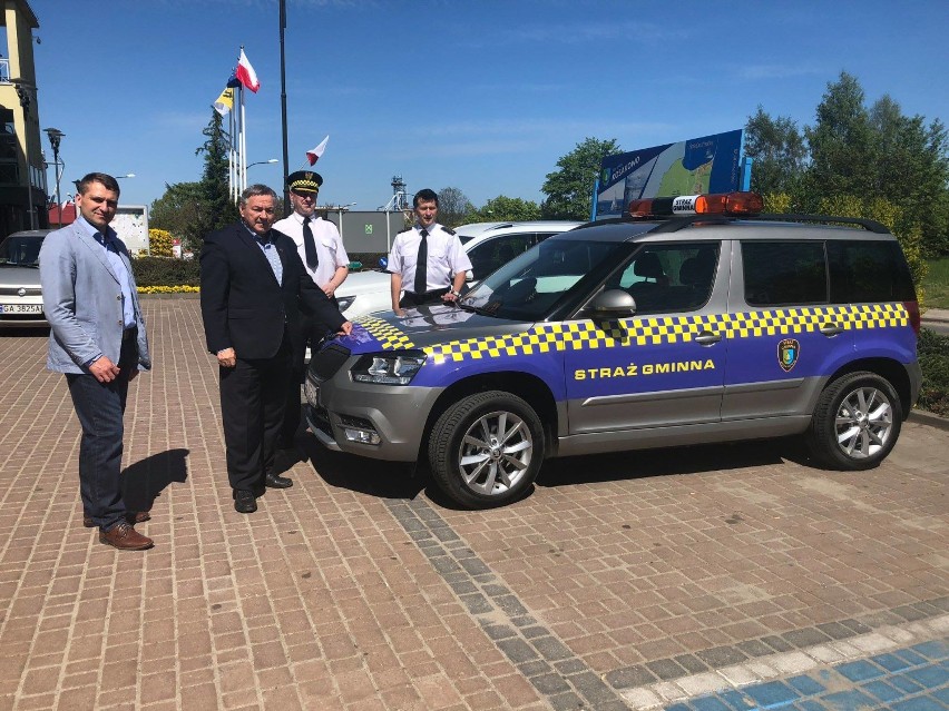 Nowy radiowóz Straży Gminnej w Kosakowie (maj 2018)