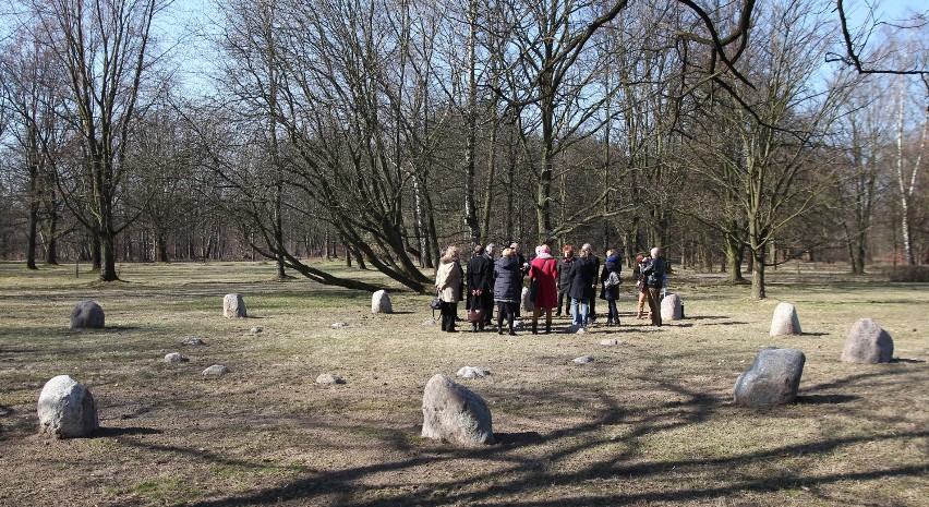 Kamienny krąg w Ogrodzie Botanicznym w Łodzi