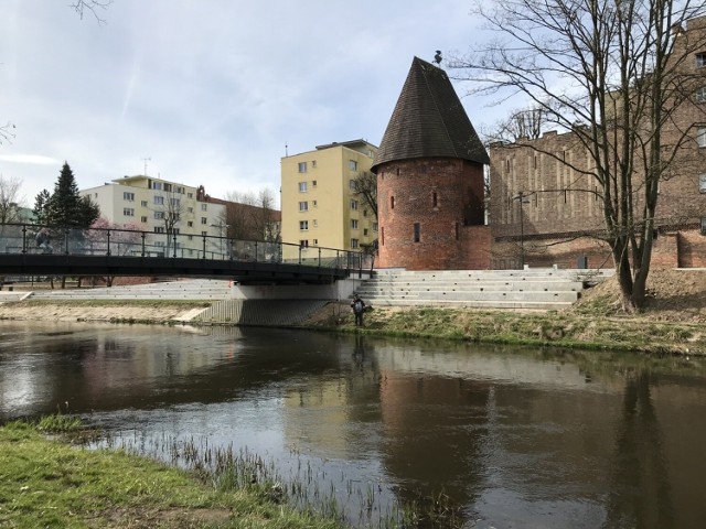 Bulwary nad Słupią na ukończeniu. Formalnie to jednak wciąż plac budowy. Nowy termin to koniec tego tygodnia. Realny, długi weekend majowy.