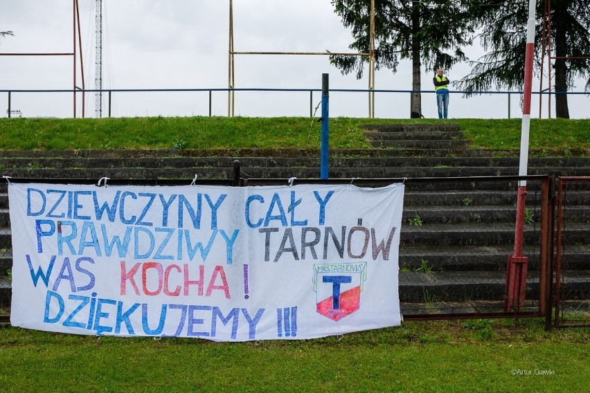 Symboliczne zdjęcie - piękny transparent, za którym jednak...