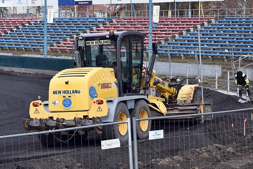 Tor żużlowy na stadionie przy ul. Bydgoskiej w Pile zmienia swoje oblicze. Zobaczcie zdjęcia