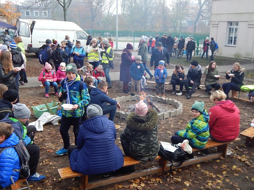 Szamotuły. Na turystycznych szlakach oddali hołd Niepodległej [ZDJĘCIA]