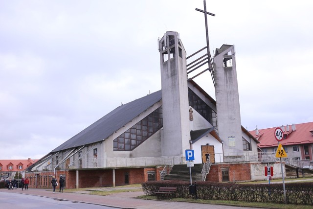 Msze św. w kościele Miłosierdzia Bożego w Kwidzynie odbywają się o godzinie: 7.30, 9.00, 10.15 (transmisja na żywo), 12.00 oraz 18.00.