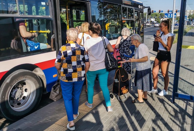 Skąd wzięły się pieniądze na awaryjne kursy podczas strajku MZK w Bydgoszczy dla prywatnego przewoźnika? Z kasy przeznaczonej dla strajkujących MZK. Bydgoscy drogowcy podpisali z firmą IREX osobną umowę.