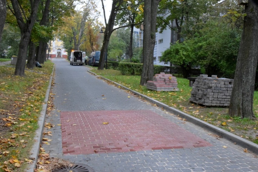 Mieszkańcy urokliwej uliczki w Kielcach doczekali się progu zwalniającego   