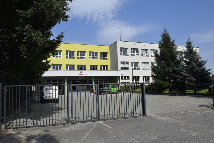 2,5 miliona złotych kosztuje zamiana piwnic Szkoły Podstawowej nr 4 w nowoczesne szatnie