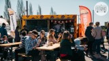 Trzecia edycja imprezy "Jemy na stadionie 2019" w Gdańsku. Największy zlot food trucków w Trójmieście. Pokaz sztuki kulinarnej i magii