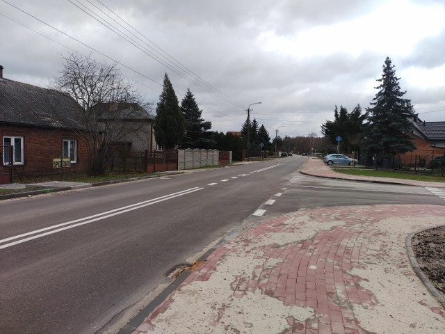 Przebudowa części ulicy Jodłowej w Zduńskiej Woli, inwestycja prowadzona przez powiat zduńskowolski nie została odebrana. Wykonawca ma usunąć usterki i wady.