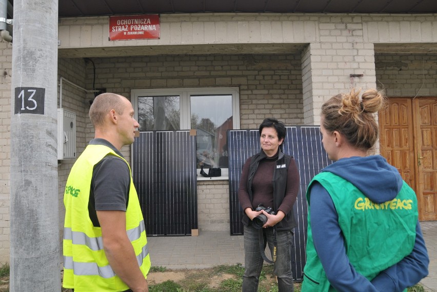 Żurawlów: Zamontowali panele słoneczne na remizie