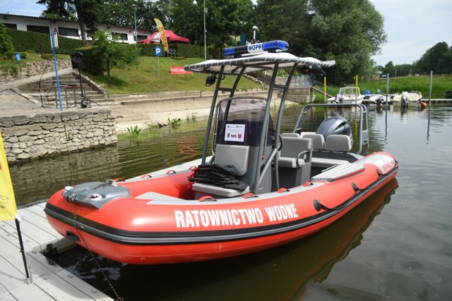 Ratownicy WOPR z Kostrzyna nad Odrą mają łódź, wartą 170 tys. zł.