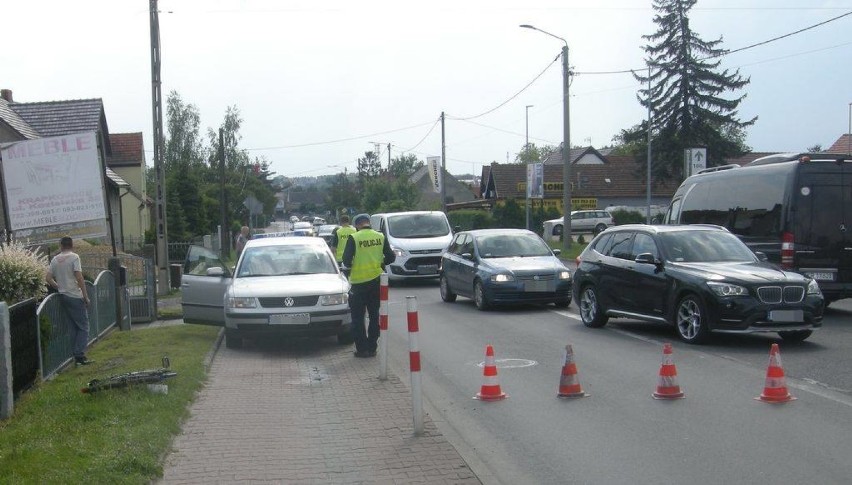 Niesprawny rower i wypadek w Krapkowicach. Rowerzystka ze złamaniami i poważnymi ranami twarzy