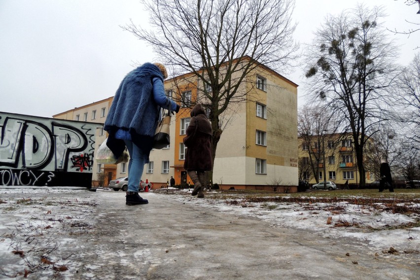 Brrr... Mroźno i nieprzyjemnie. Uwaga na drogach! Ma być gołoledź [WIDEO]