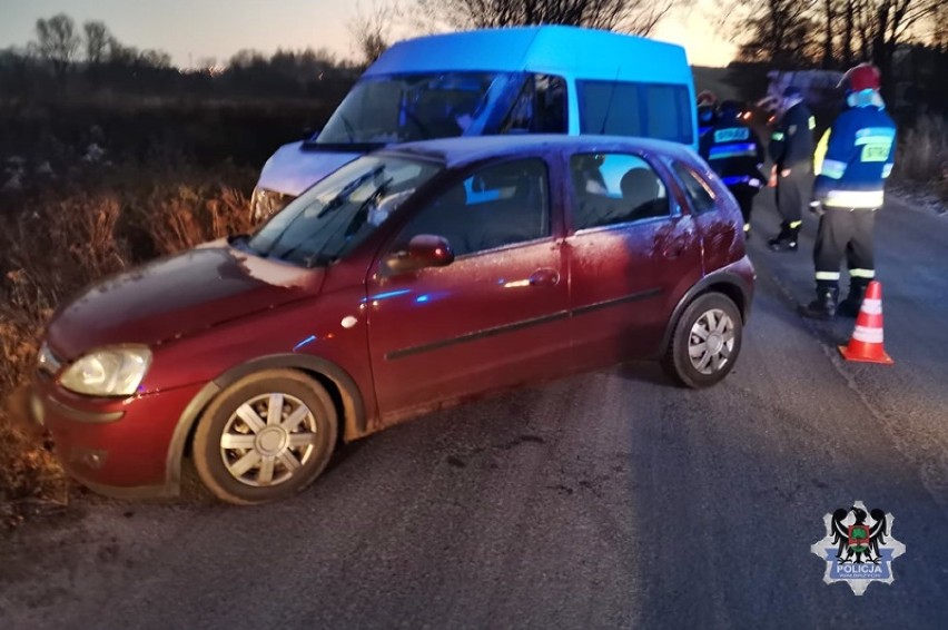 Ślisko na wałbrzyskich drogach. Osobówka zderzyła się z...