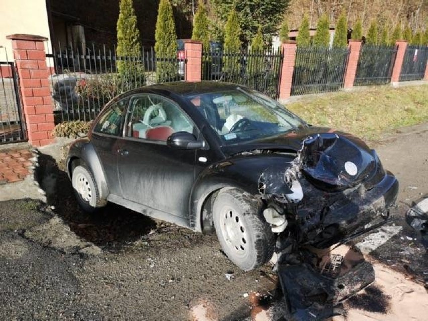 Wypadek na ul. Barskiej, zderzyły się dwa samochody osobowe