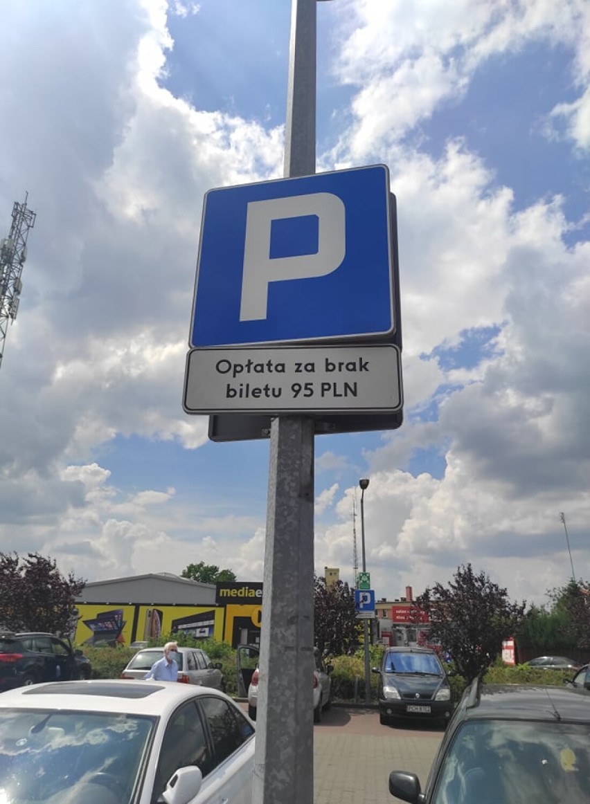 Na parkingu znajdują się dwa nowe urządzenia.