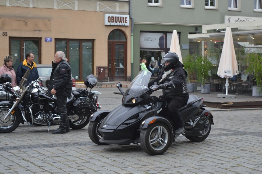 Sezon motocyklowy rozpoczęto! Konkurs Elegancji o Puchar Prezydenta Miasta wygrał Robert Gałęzki i jego Henderson